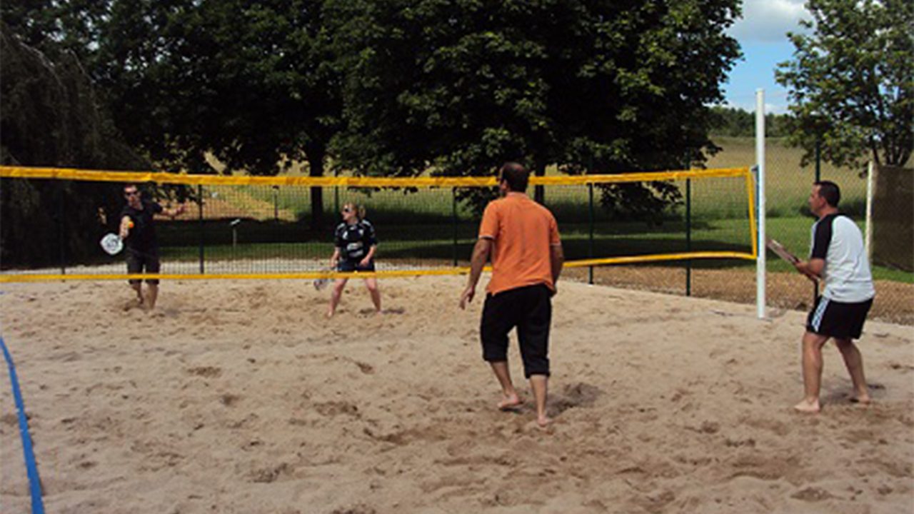 Image mise en avant pour la page Beach Tennis Volley Pole Sportif et Loisirs a Biesles (52) copie